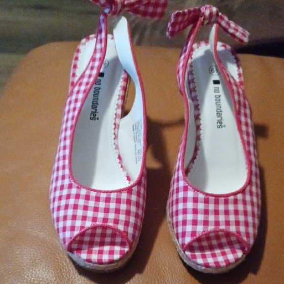 🏍No Boundaries Red Gingham Peep Toe Wedges - Picture 1 of 7